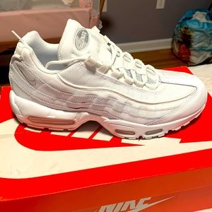 Men’s Nike air max 95 essential white-grey fog men’s size 9. Lightly worn.